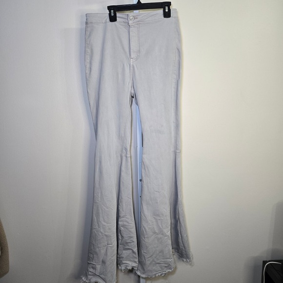 We The Free Denim - We The Free Twenty Nine Light Wash Flare Jeans Raw‎ Hem Size 29